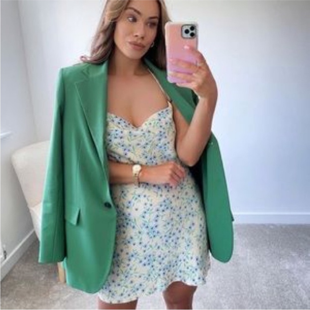 Blogger fav Zara floral mini dress